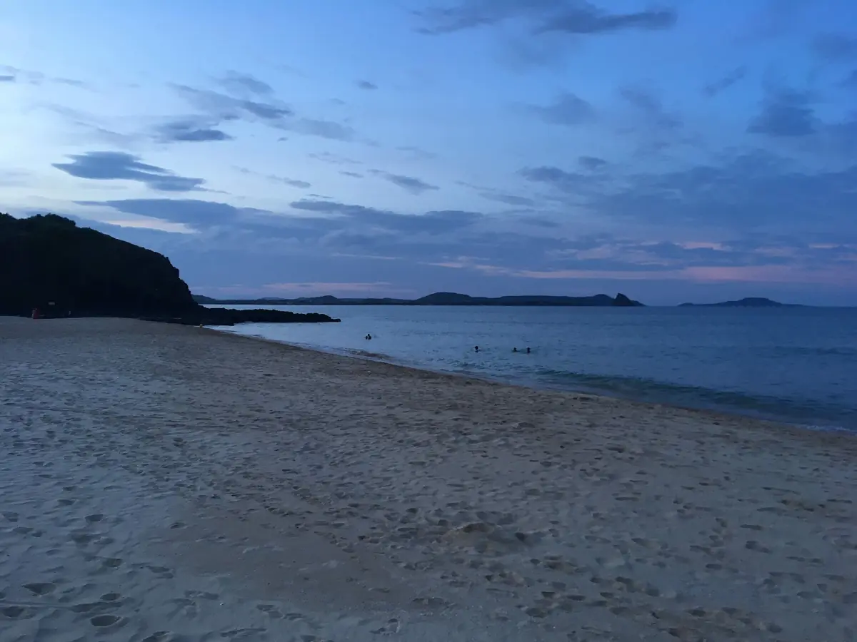 Evening light over the beach at Bai Xep