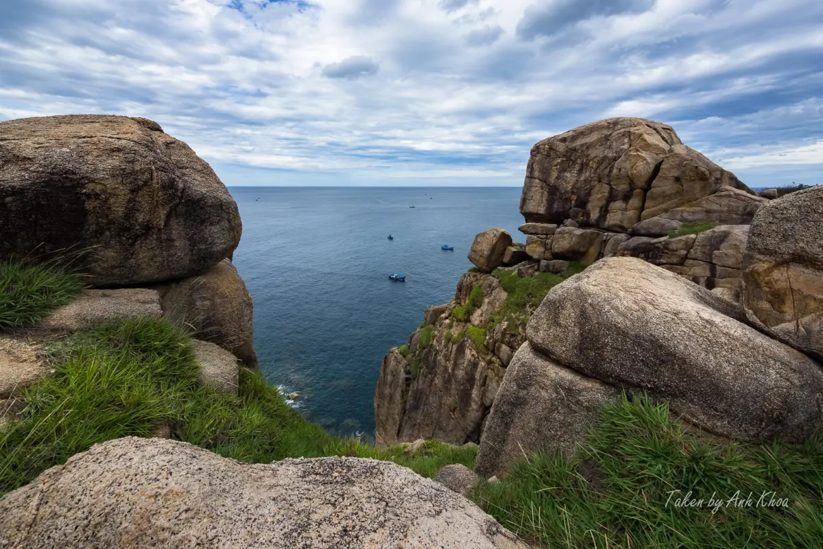Boulders above the sea at Mui Dien