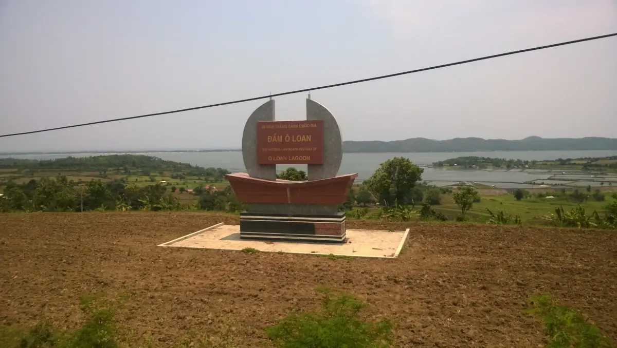 A marker overlooking the O Loan Lagoon